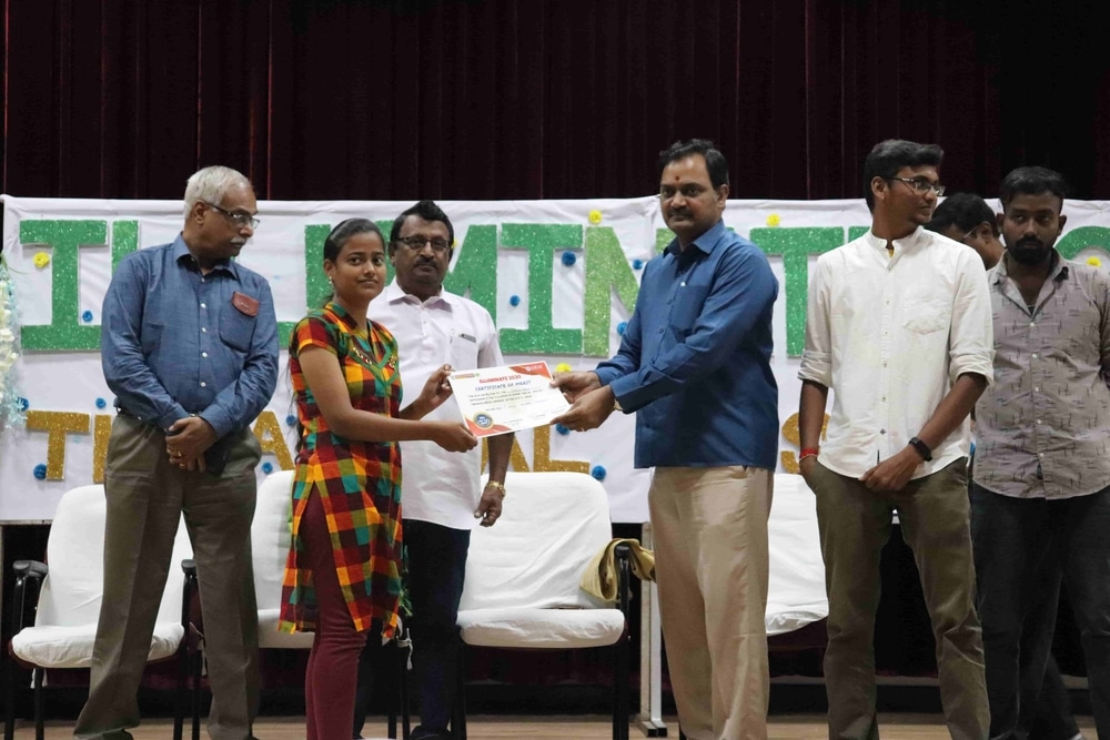 Students receiving certificates (2)