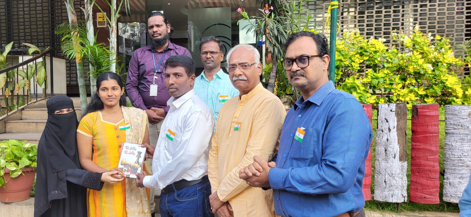 Vizhuthugal Students Gift presented to Chief Guest